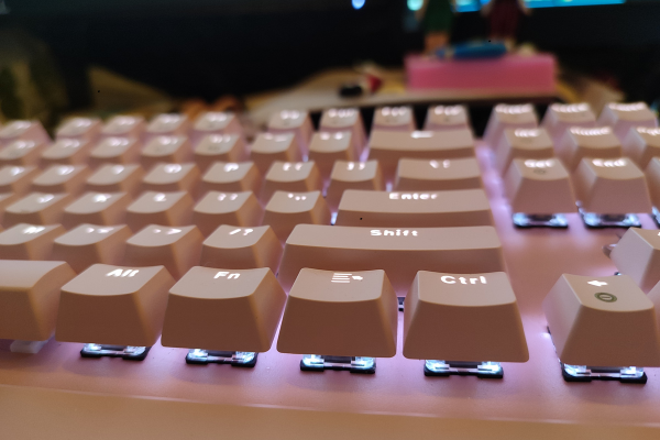Keycaps de PBT vs. ABS