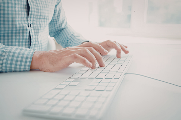 How to Set Up a Distraction-Free Typing Workspace